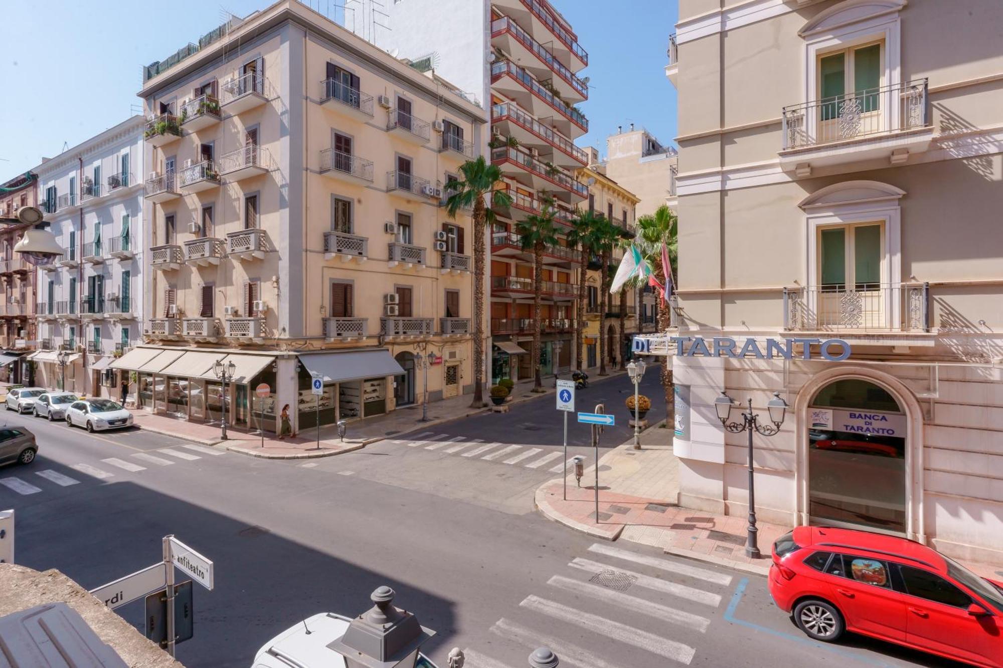Palazzo Berardi Acomodação com café da manhã Taranto Exterior foto